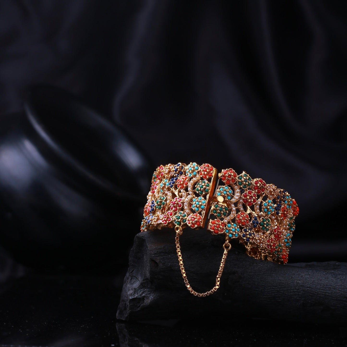 Navarttan Raangrez Bangle